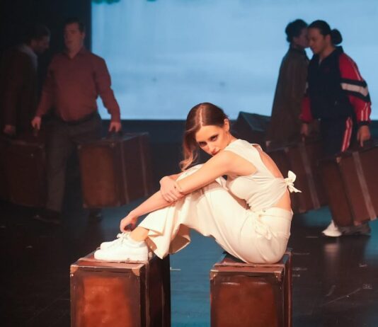 „Frumoasă şi cool” în Anul dramaturgiei feminine româneşti contemporane, la Teatrul „Alexandru Davila” Piteşti