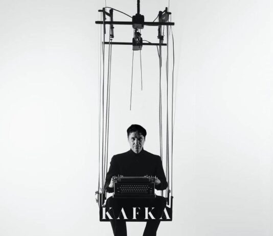 Premieră la TES: „SCRISOARE CĂTRE TATA”