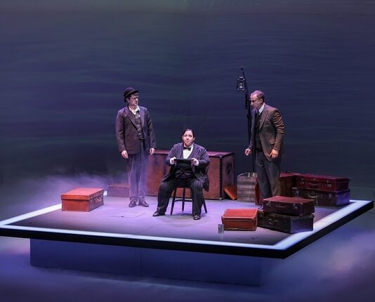 Realitate grotescă şi absurd la TNB: „În largul mării” de Slawomir Mrożek